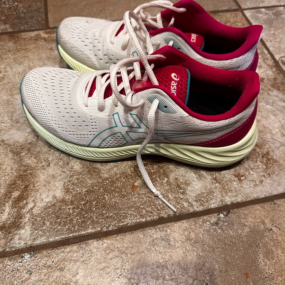 Asics Gel Excite 8 women’s running shoes